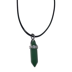 NWOT FOREST GREEN PENDANT NECKLACE